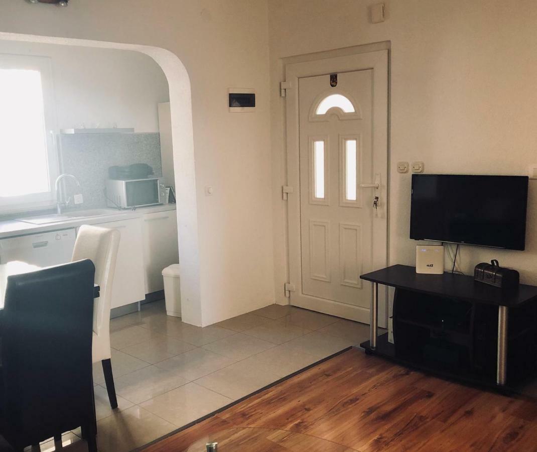 Apartman Stevic พิสัก ภายนอก รูปภาพ